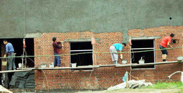 农村自建房先装门窗还是先刮灰