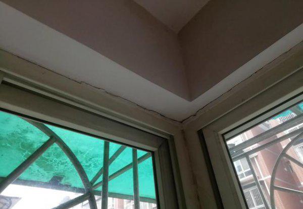 农村自建房先装门窗还是先刮灰