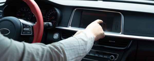 驾驶汽车转弯注意什么