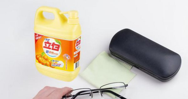 眼镜刮花怎么消除划痕