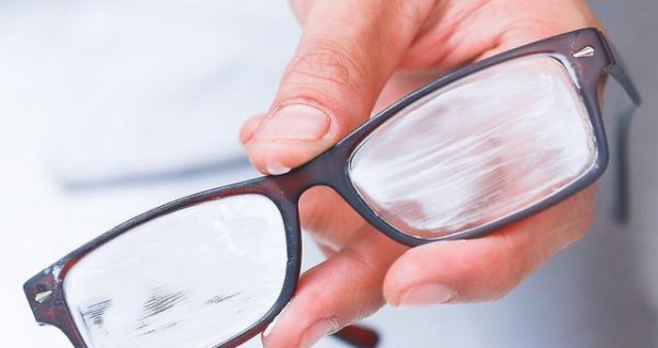 眼镜刮花怎么消除划痕