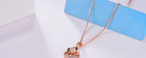 2023年属兔的戴什么