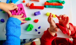 橡皮泥弄衣服上怎么洗 橡皮泥弄衣服上如何清洗呢