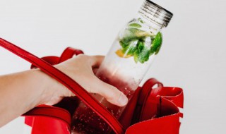 8岁女孩水杯刻什么字好 8岁女孩水杯刻哪些字好