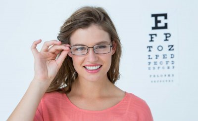 眼镜刮花怎么消除划痕 用10种方法拯救你的划痕眼镜