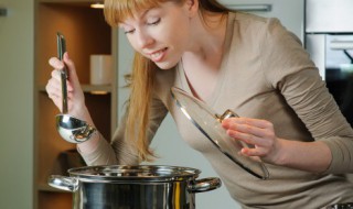 喝鸭汤的好处和坏处 喝鸭汤有哪些好处和坏处