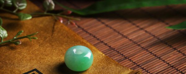 女士佩戴什么玉吊坠好