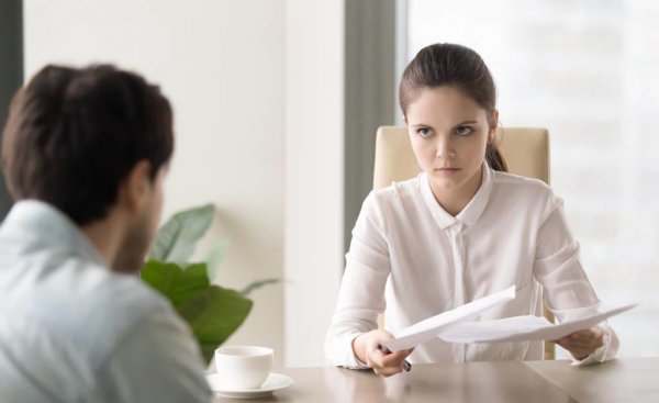 男人问女人借钱说明什么意思