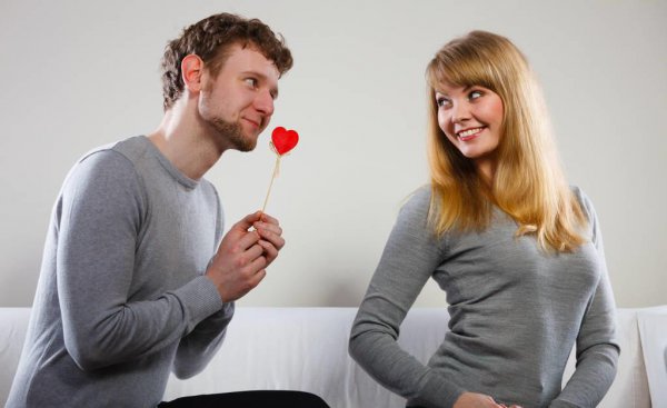 男人问女人借钱说明什么意思