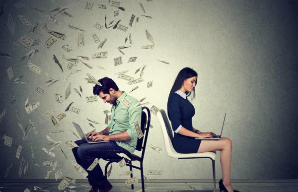 男人问女人借钱说明什么意思