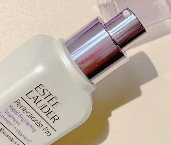 提亮肤色用什么护肤品效果好