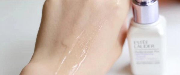 提亮肤色用什么护肤品效果好