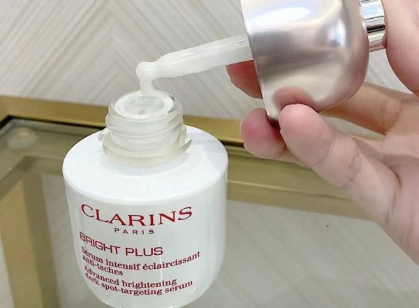 提亮肤色用什么护肤品效果好