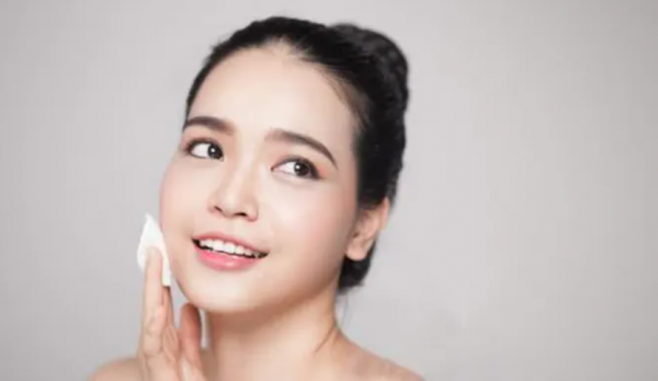 提亮肤色用什么护肤品效果好