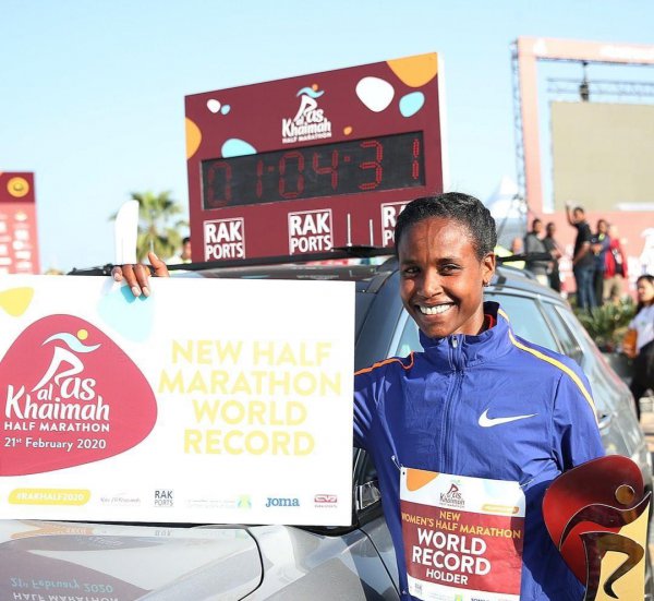 中国马拉松纪录是多少