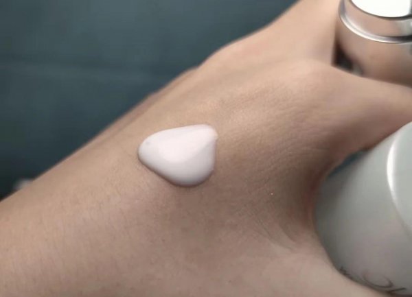 美白精华液哪个牌子好