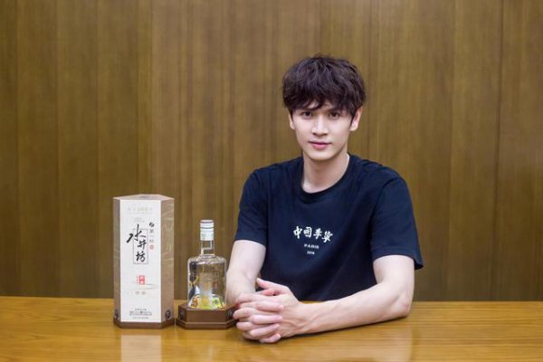 鲍春来个人资料简介