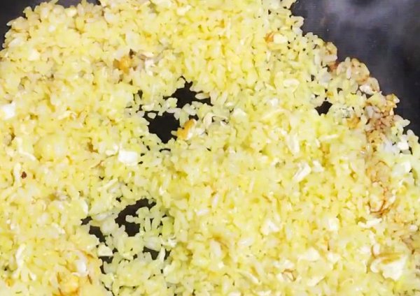 炒米饭怎么炒成一粒一粒的