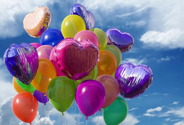 现在漂浮气球里面是什么气体