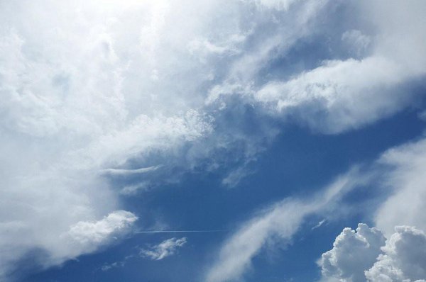 现在漂浮气球里面是什么气体