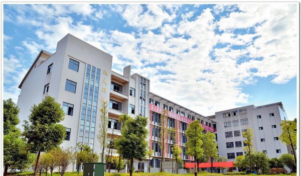 南华大学在哪里个城市