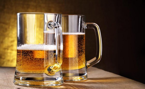 黄啤酒白啤酒黑啤酒的区别在哪