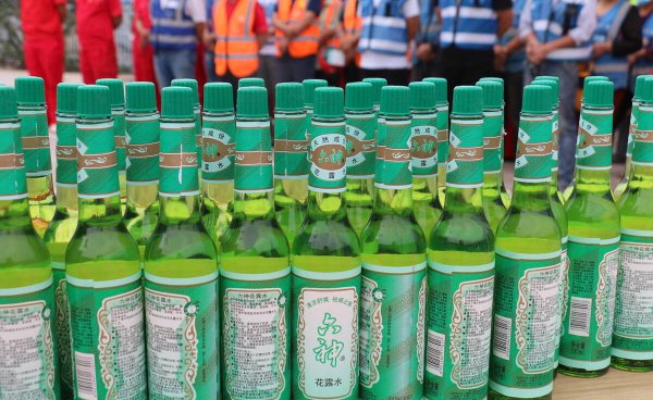 白衣服怎么洗才能白如新