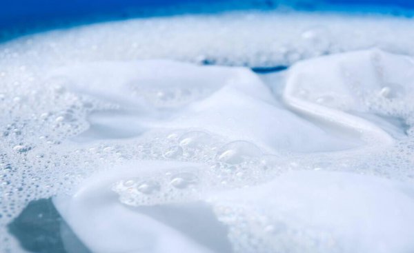 白衣服怎么洗才能白如新