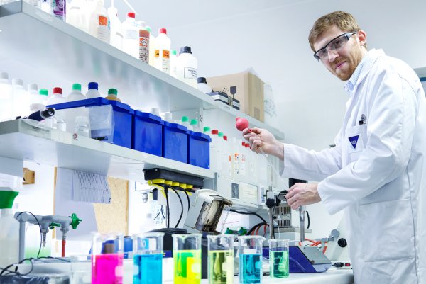 84消毒液和酒精能一起用吗