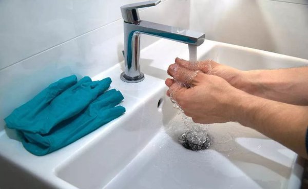 84消毒液和酒精能一起用吗