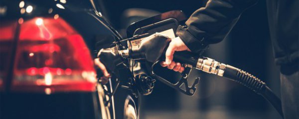 冬天汽车加油能开多久