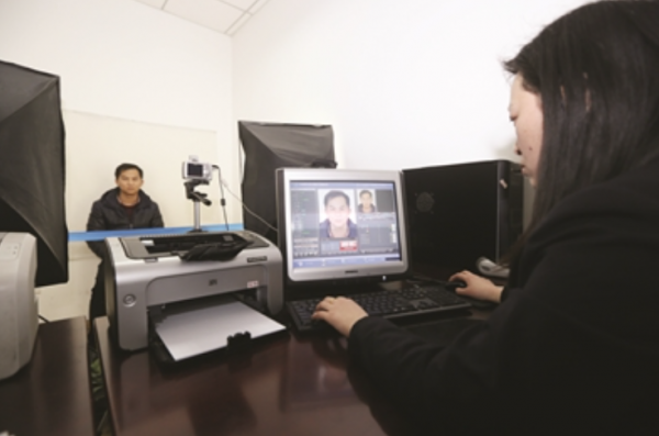 照身份证穿什么衣服好看