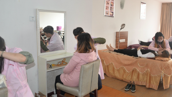 女孩子学个一技之长学什么好