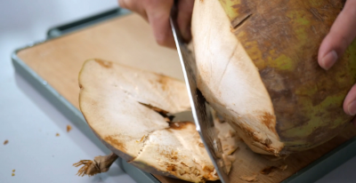 椰子如何打开小技巧 没有工具如何打开椰子吃椰肉