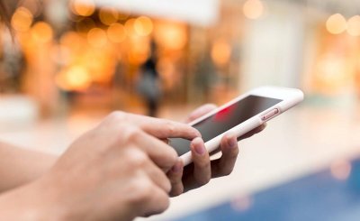 手机屏幕自动弹出广告怎么关闭 怎样才能消除手机广告