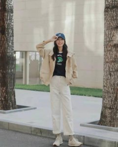 休闲裤怎么搭配上衣 休闲运动裤搭配什么上衣好看