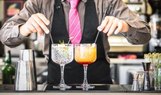 吃虾能喝鸡尾酒吗 虾能和鸡尾酒一起食用吗