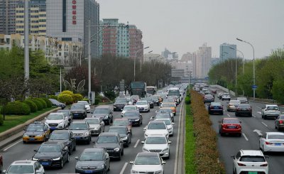 违章停车被刮蹭了责任怎么判 刮蹭违停车辆怎么定责任