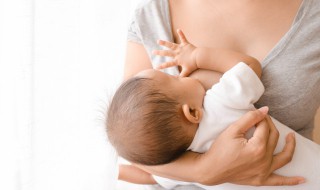 奶睡有什么坏处 奶睡的好处和坏处