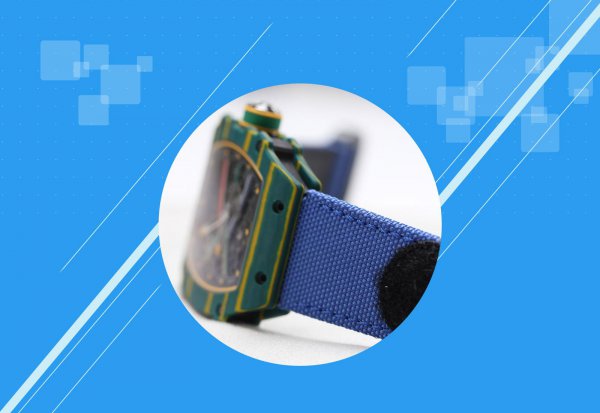 机械表上发条的正确方法