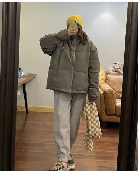 深灰色裤子配什么颜色上衣好看