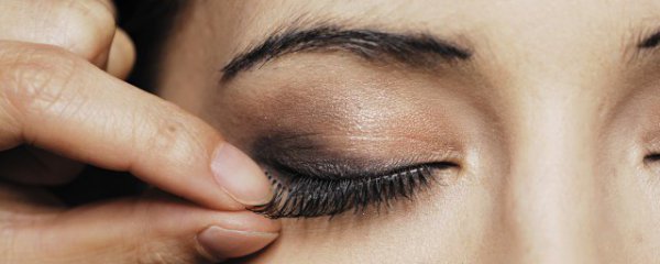 眼影是用什么做的