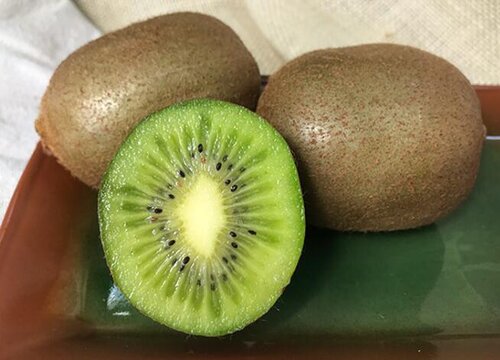 猕猴桃放软了一股酒味能吃吗