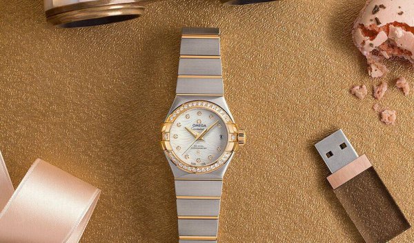 白色手表发黄了怎么清洗干净