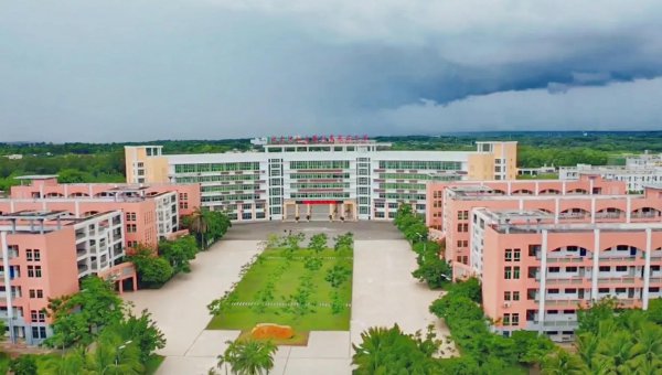 海南十所重点中学