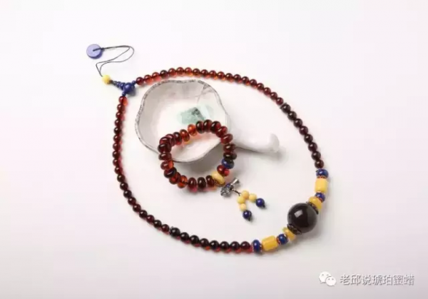 血珀手串戴哪只手