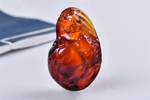 血珀手串戴哪只手