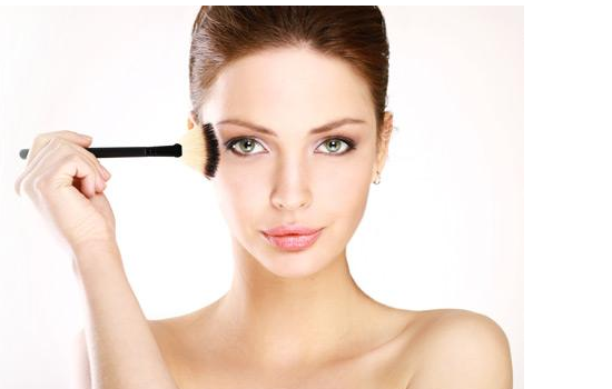 是先喷定妆喷雾还是先擦散粉