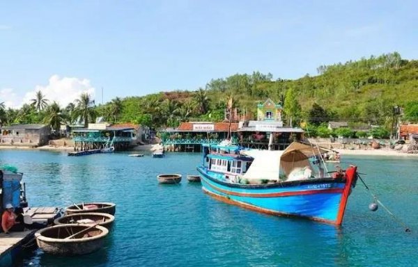 去越南玩一个月大概要多少钱