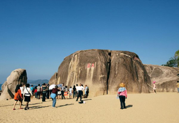 去三亚两个人5000够吗